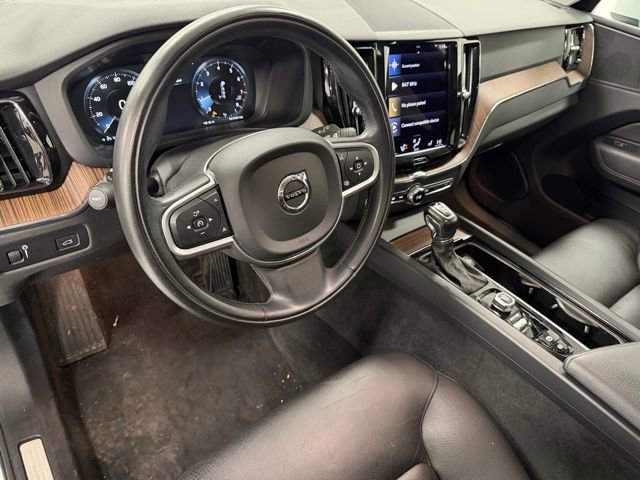 Used 2021 Volvo XC60 T6 Momentum image 12