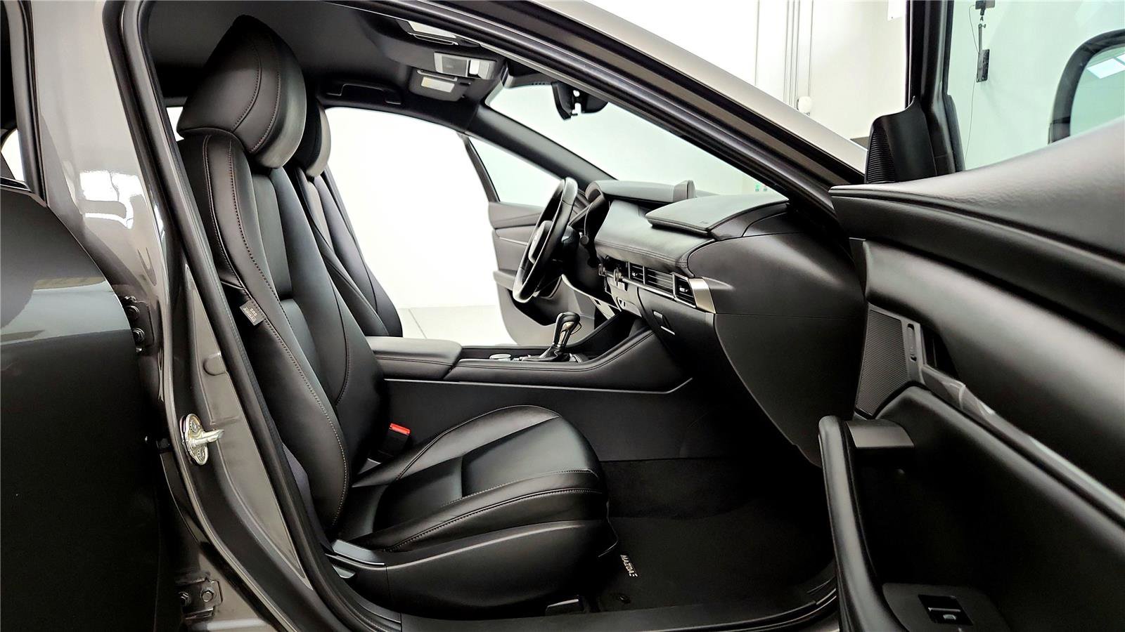 Used 2021 MAZDA MAZDA3 s image 14