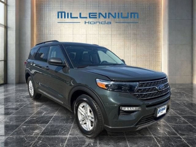 Used 2023 Ford Explorer XLT w/ Equipment Group 202A AWD/4WD image 2