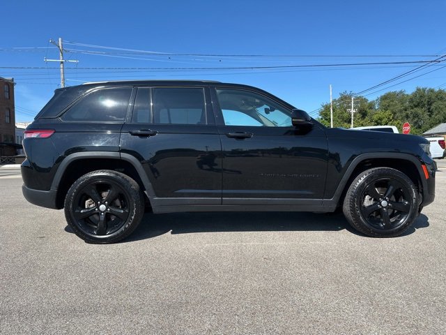 Used 2023 Jeep Grand Cherokee Limited w/ Black Appearance Package image 4