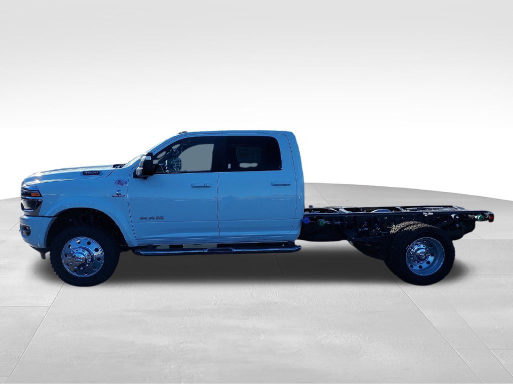 New 2027 RAM 4500 4x4 Crew Cab DRW w/ Laramie Trim Package image 2