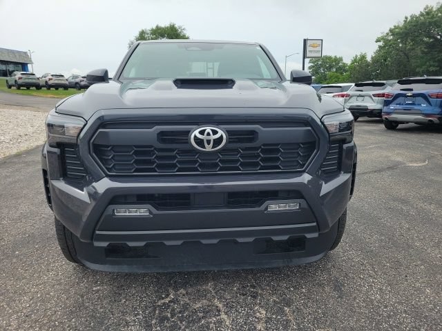 Used 2024 Toyota Tacoma TRD Sport AWD/4WD image 8