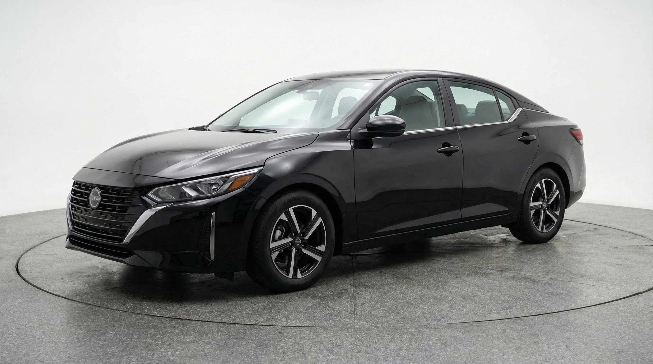 Used 2025 Nissan Sentra SV image 3