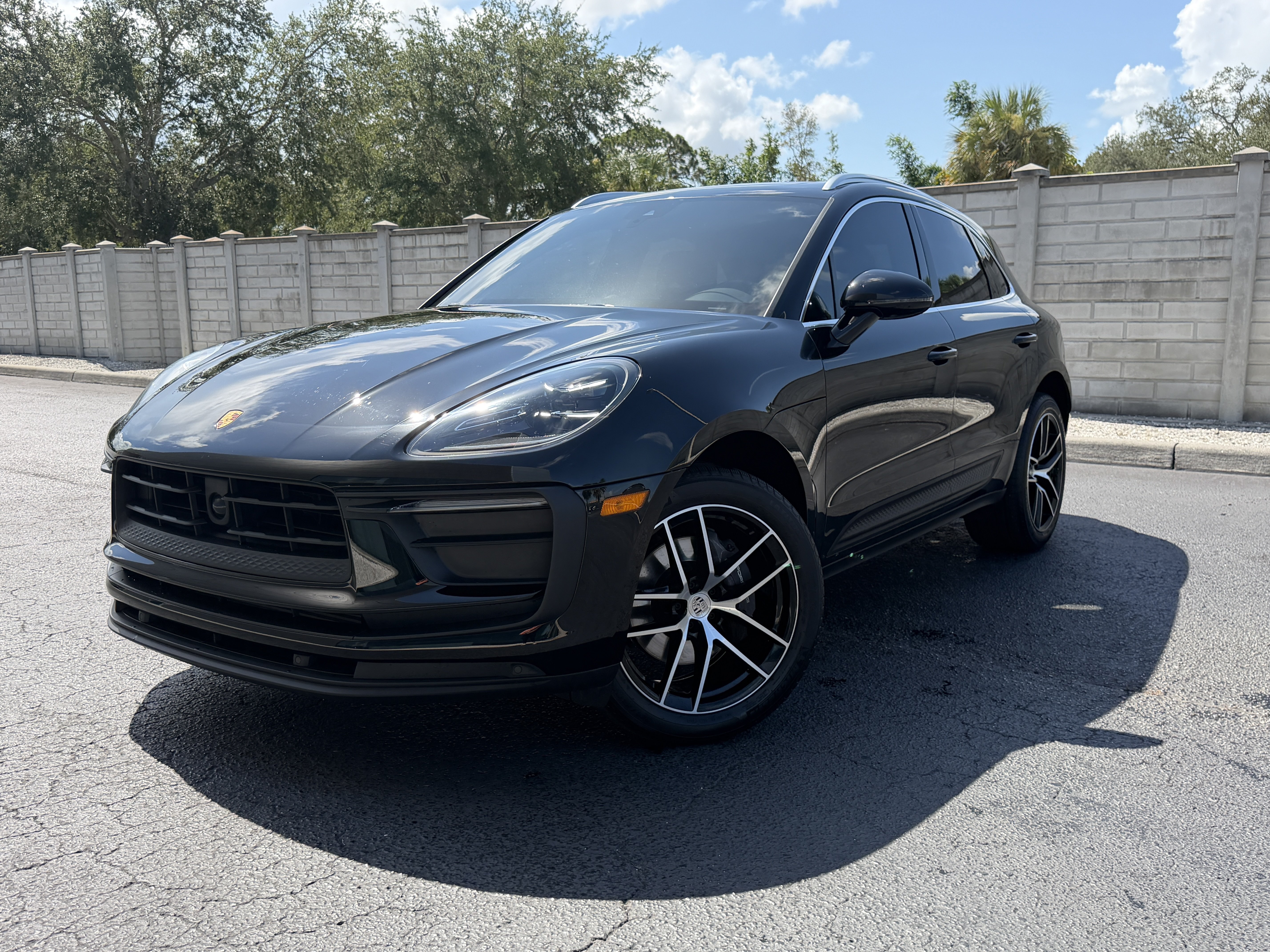 Certified 2024 Porsche Macan AWD/4WD image 1