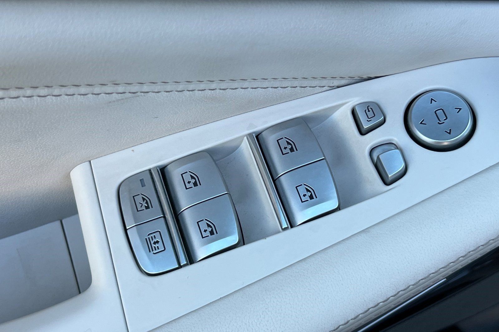 Used 2020 BMW X7 xDrive40i w/ Premium Package image 13