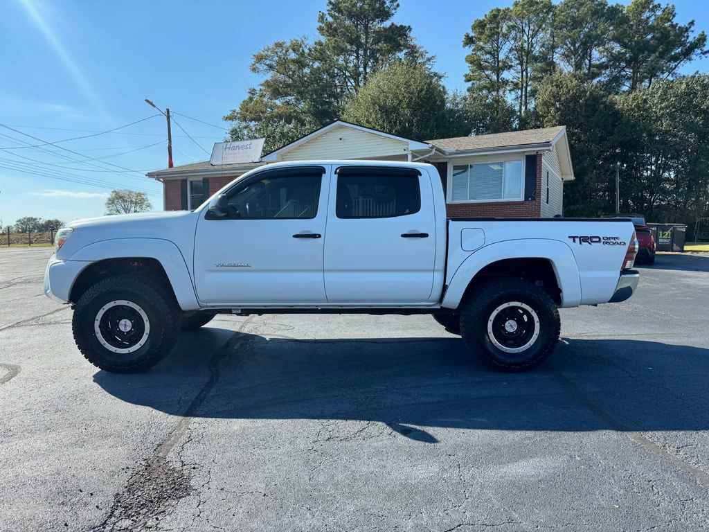 Used 2014 Toyota Tacoma PreRunner w/ TRD Off-Road Package RWD image 3