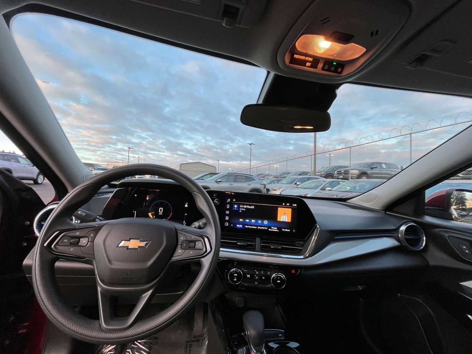 Used 2025 Chevrolet Trax LT FWD image 34