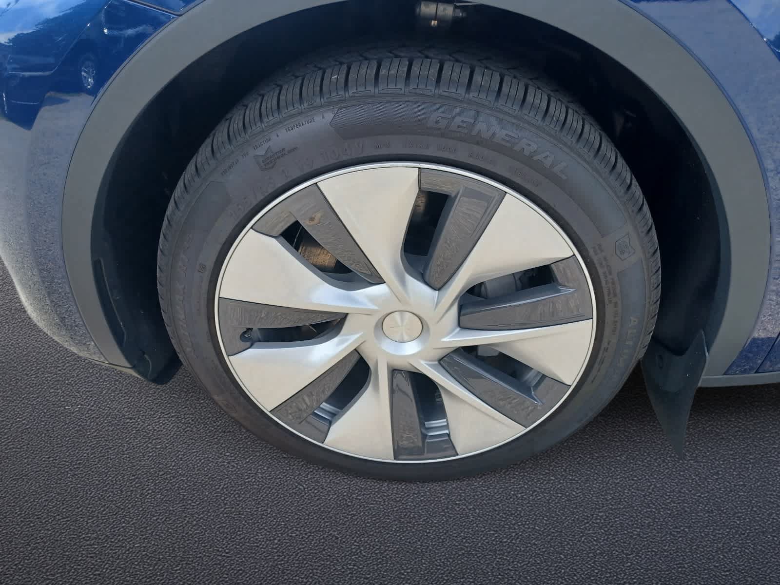 Used 2023 Tesla Model Y AWD image 18