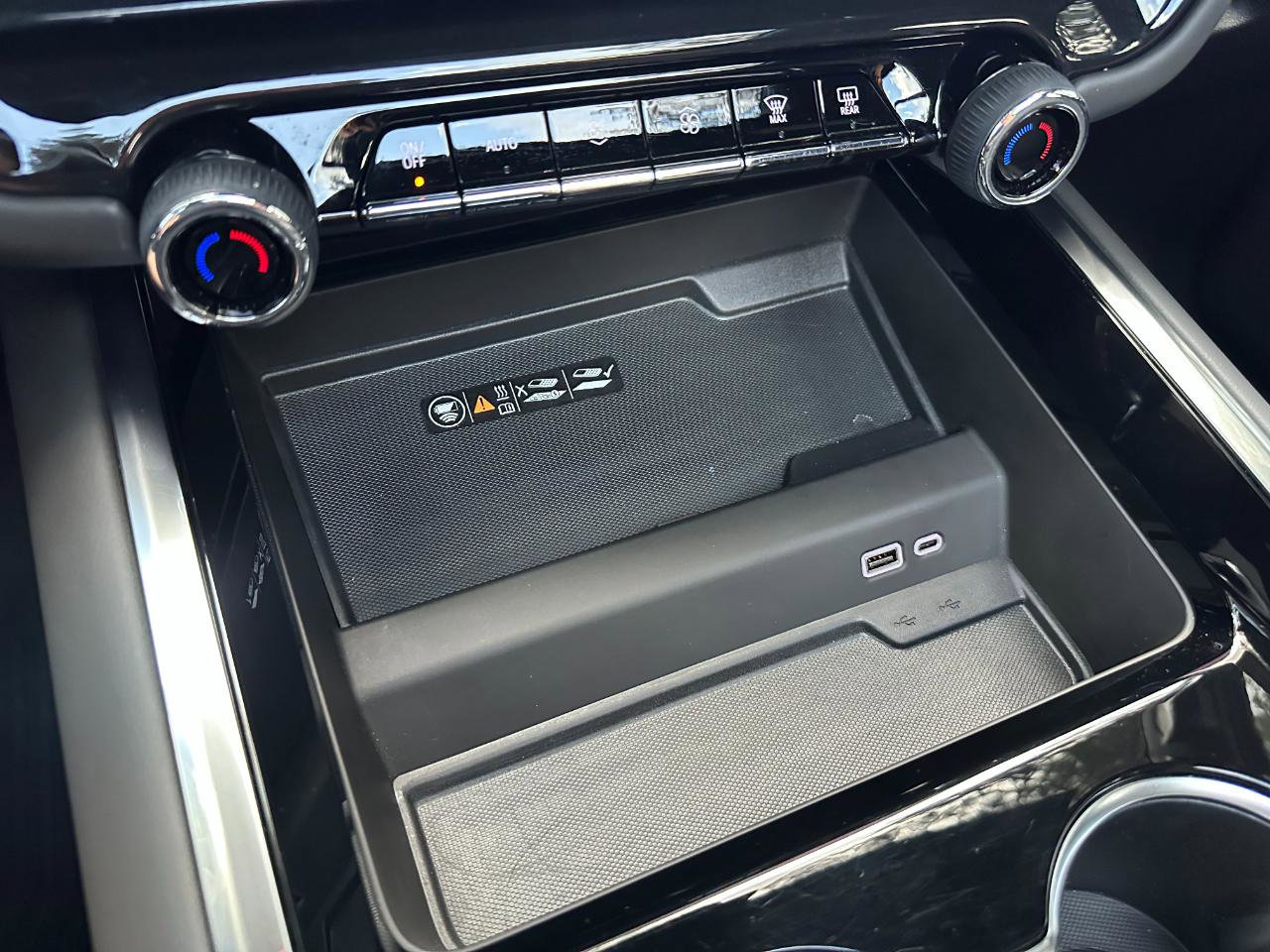 Used 2025 Chevrolet Tahoe Z71 w/ Comfort Package image 55