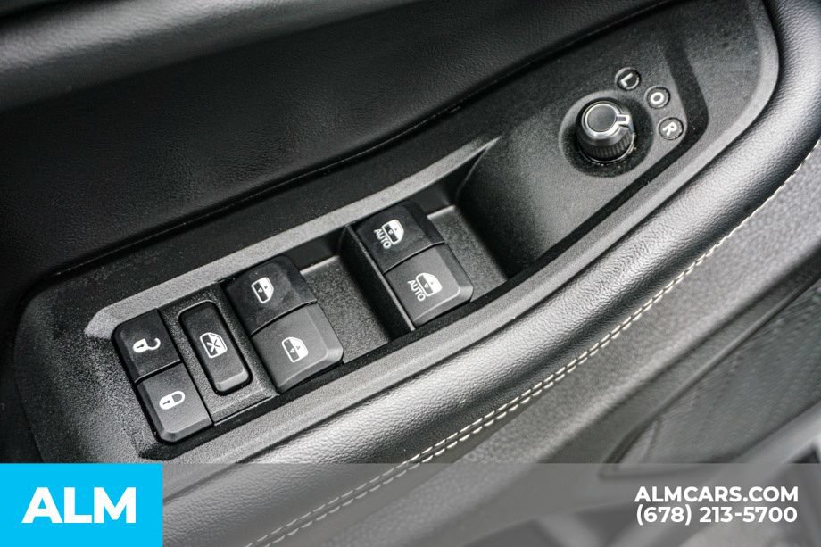 Used 2025 Jeep Grand Cherokee Altitude AWD/4WD image 47