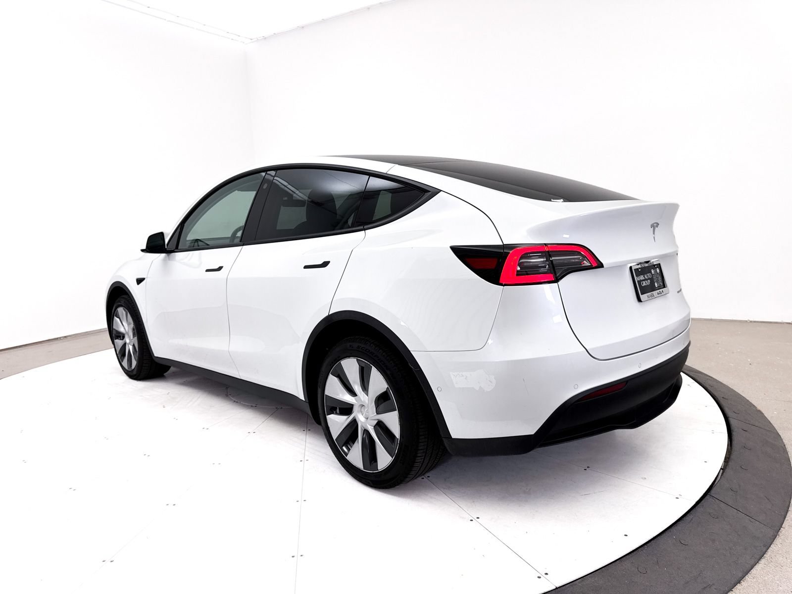 Used 2021 Tesla Model Y Long Range AWD/4WD image 16