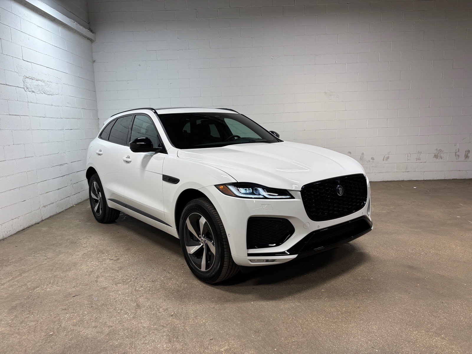 New 2026 Jaguar F-PACE R-Dynamic S AWD/4WD image 4