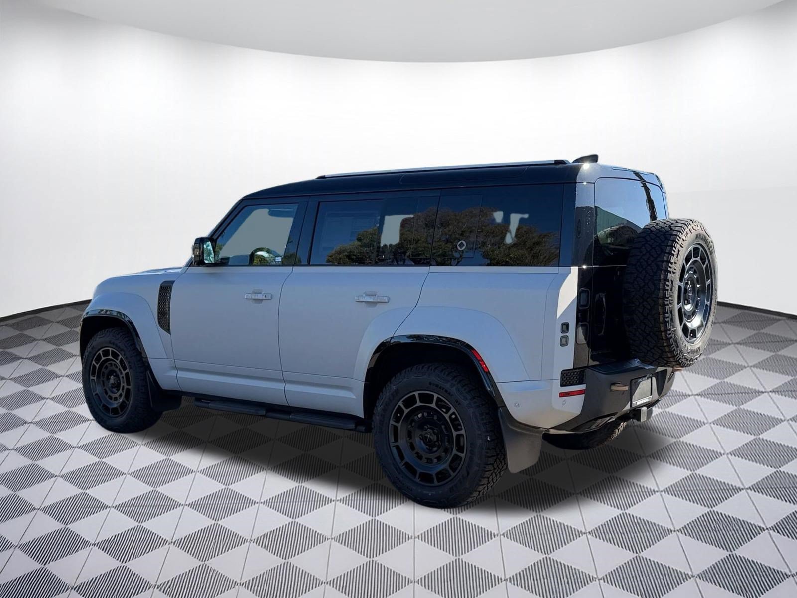 New 2026 Land Rover Defender 110 OCTA AWD/4WD image 3