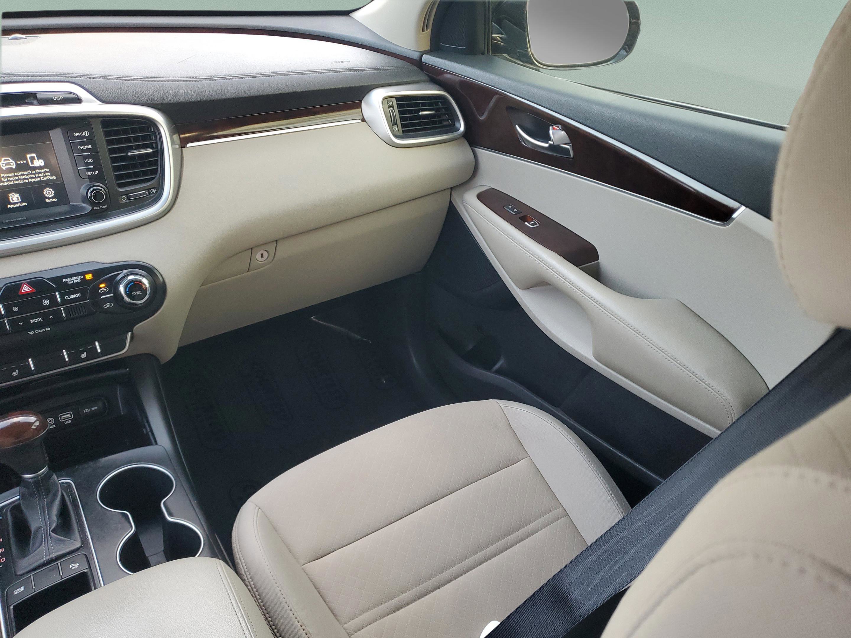 Used 2018 Kia Sorento LX image 16