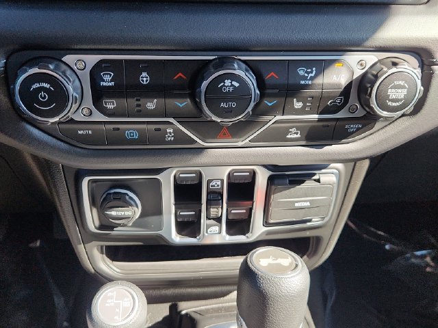 Used 2025 Jeep Wrangler Unlimited Sahara AWD/4WD image 42