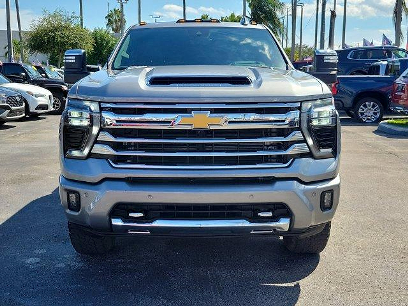 Used 2024 Chevrolet Silverado 2500 High Country w/ High Country Premium Package AWD/4WD image 2