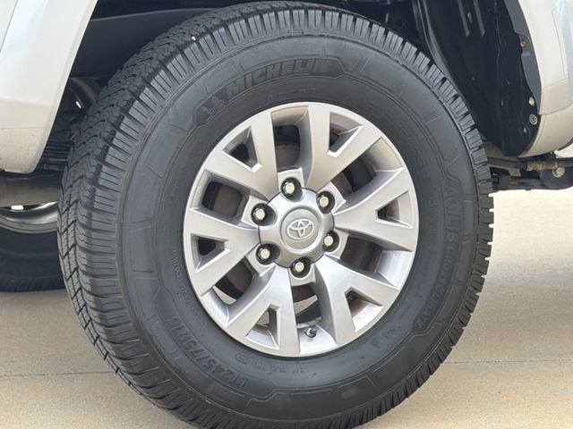 Used 2017 Toyota Tacoma SR5 w/ Tow Package AWD/4WD image 8