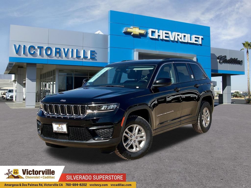 Used 2023 Jeep Grand Cherokee Laredo AWD/4WD image 1