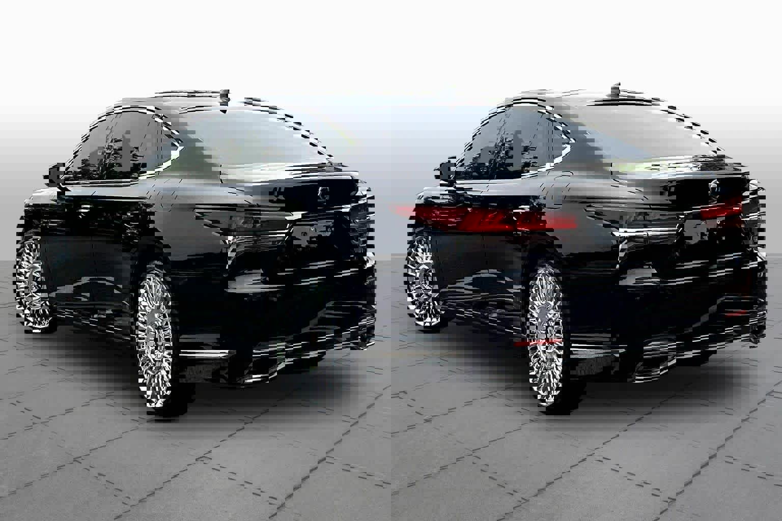 Used 2018 Lexus LS 500 F Sport w/ Accessory Package (Z2) image 12