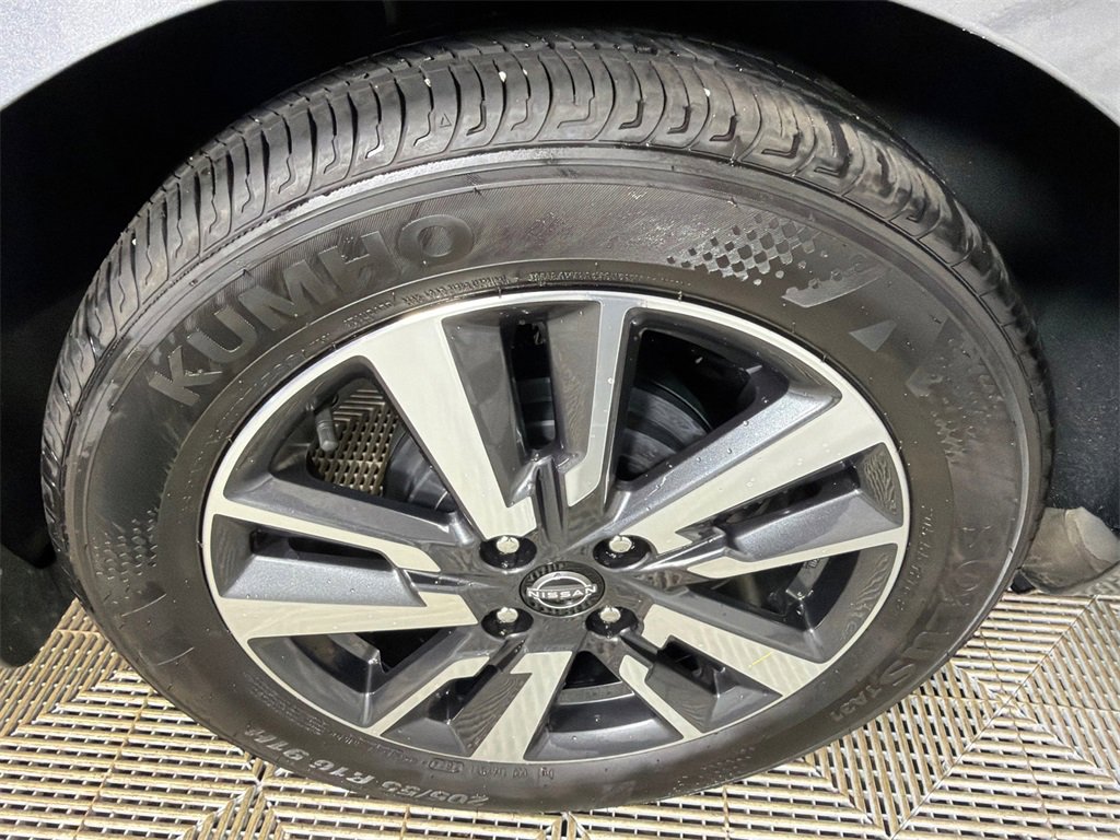 Used 2024 Nissan Versa S w/ S Plus Package image 17