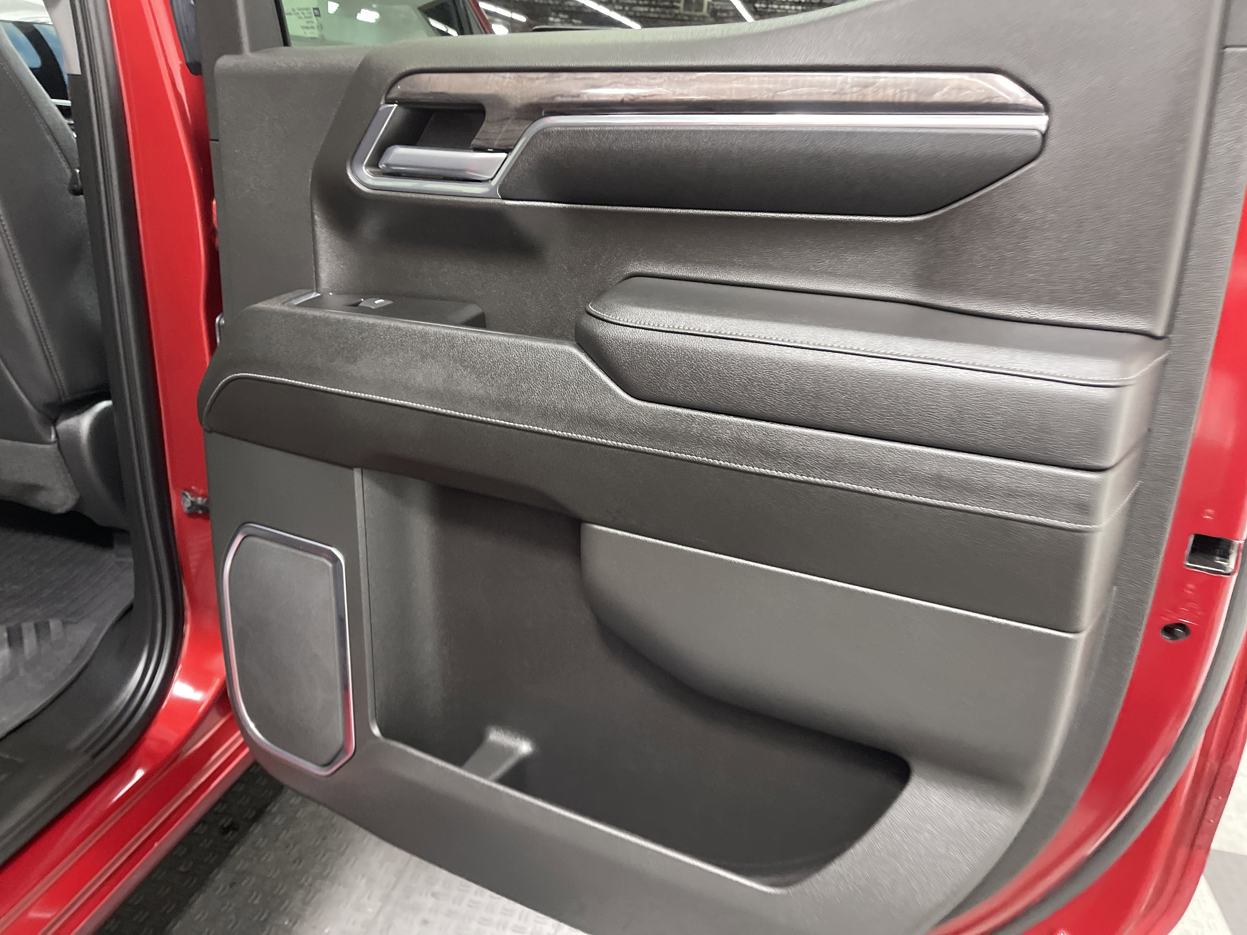 Used 2023 Chevrolet Silverado 1500 LTZ w/ LTZ Premium Package AWD/4WD image 18