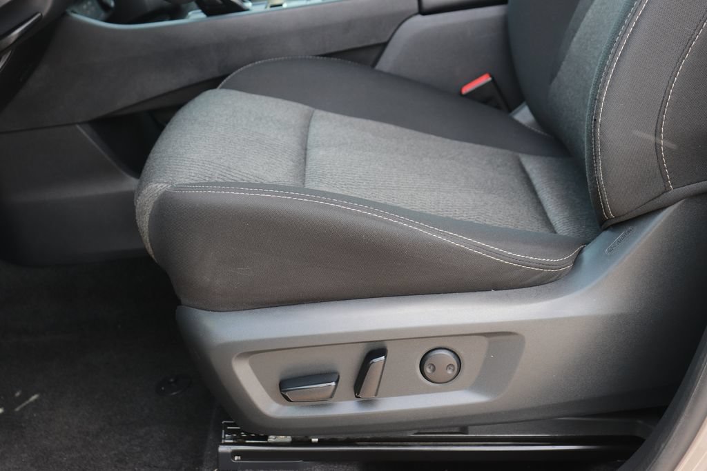 Used 2025 Nissan Rogue SV FWD image 9