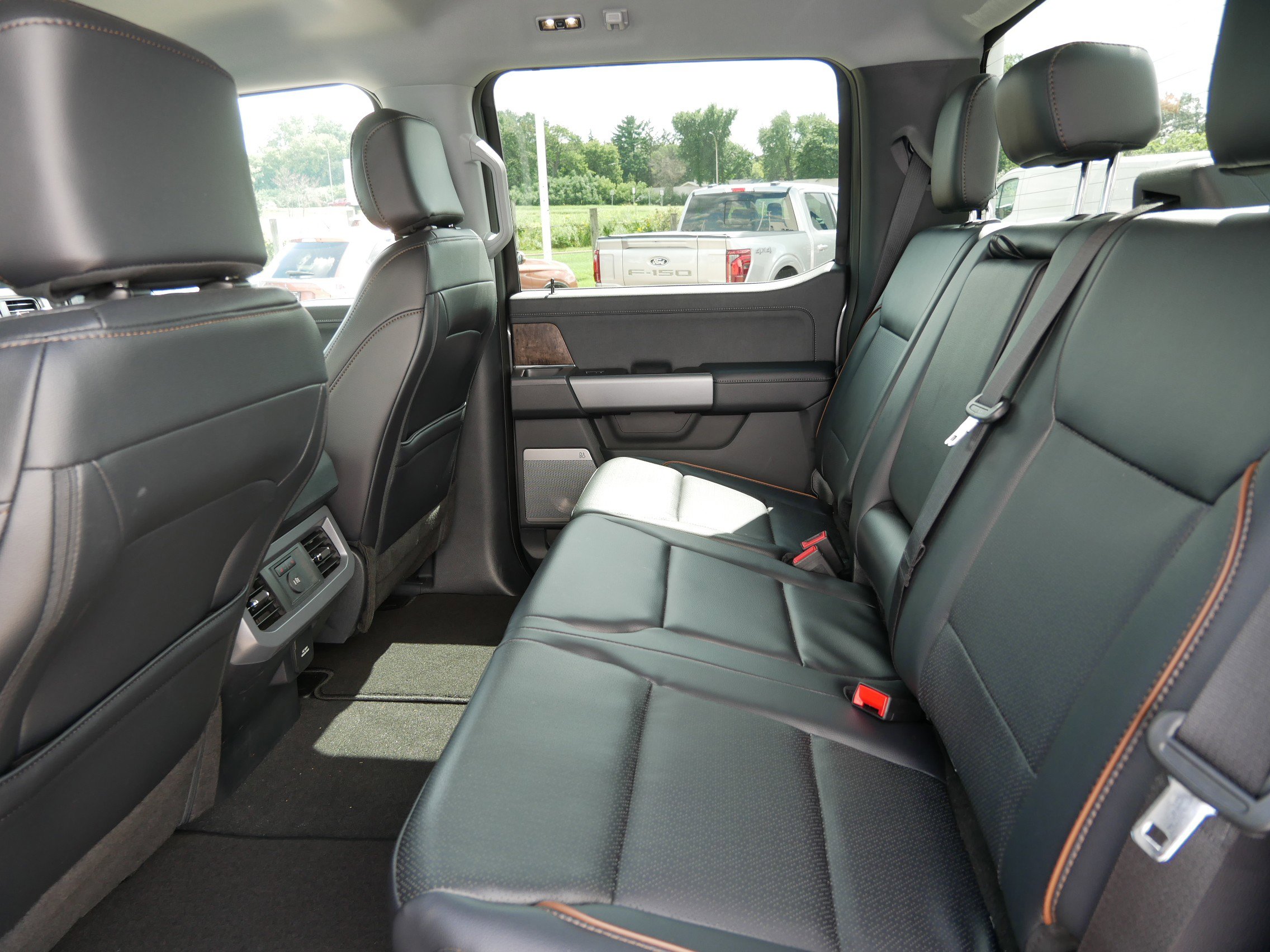 Used 2025 Ford F350 Lariat w/ FX4 Off-Road Package image 7