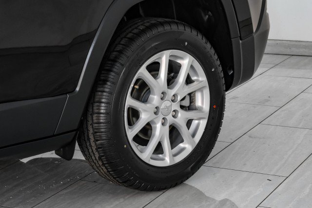 Used 2018 Jeep Cherokee Latitude FWD image 54