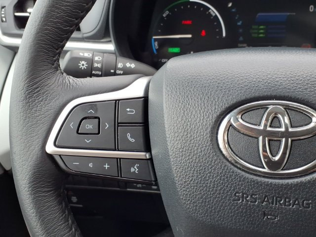 Used 2026 Toyota Sienna XLE FWD image 23