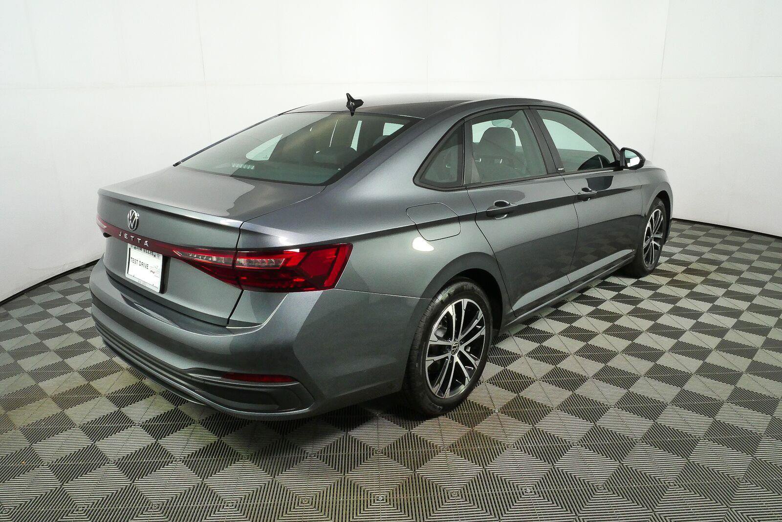 Certified 2025 Volkswagen Jetta Sport FWD image 7
