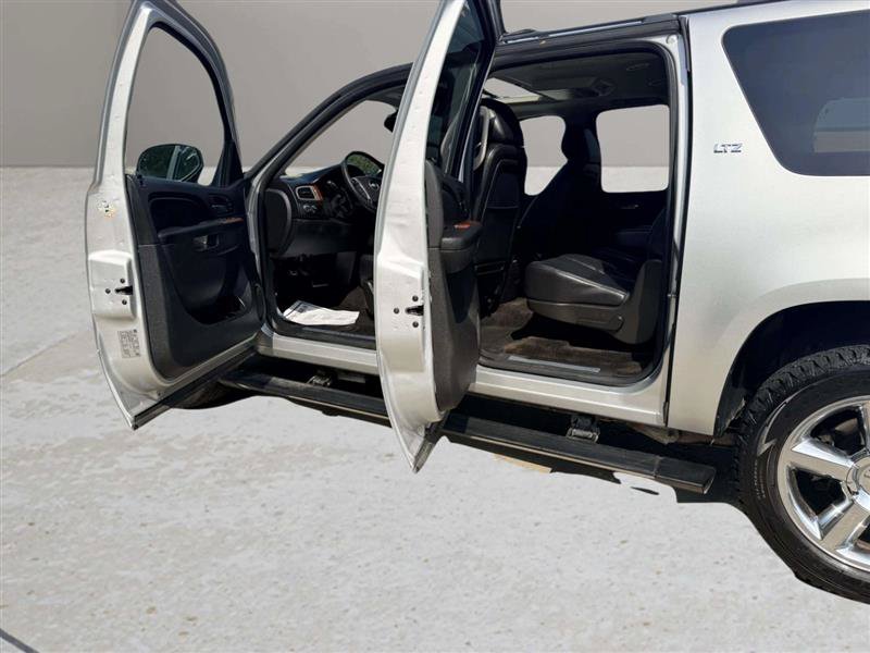 Used 2014 Chevrolet Suburban LTZ RWD image 22