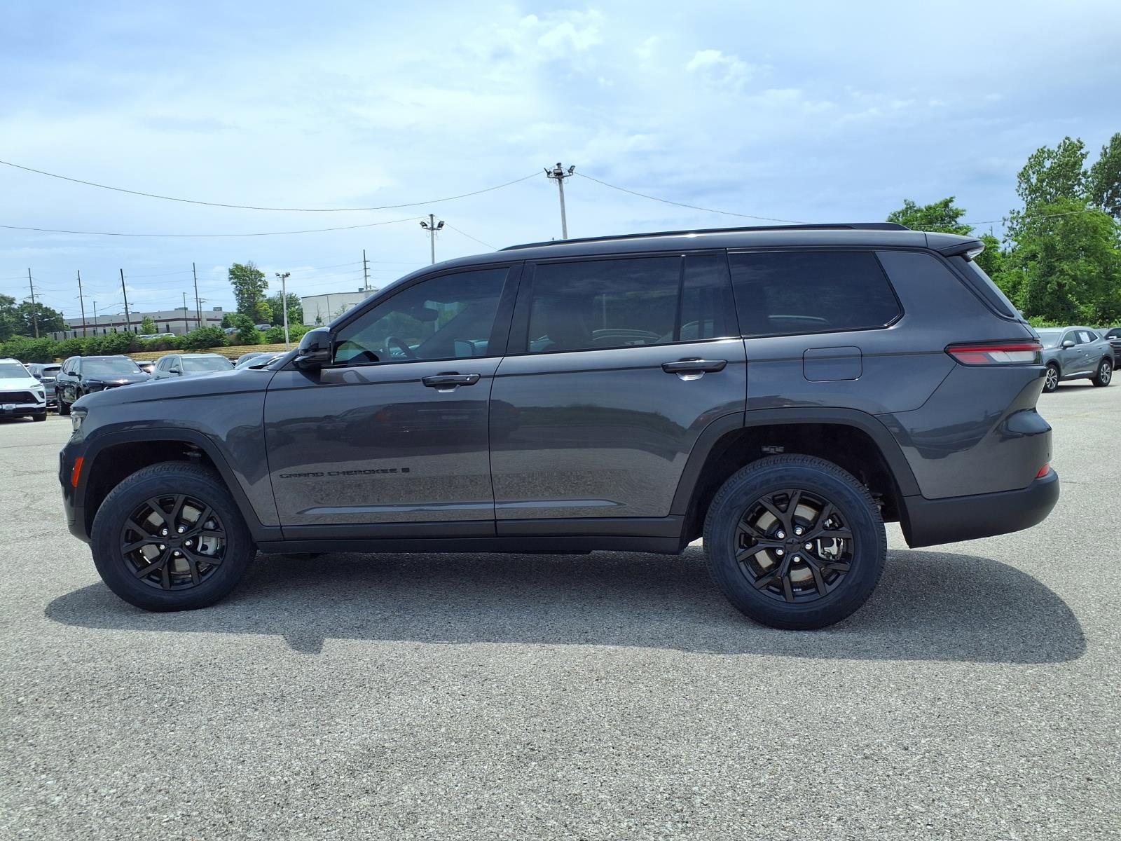 Used 2024 Jeep Grand Cherokee L Altitude AWD/4WD image 35