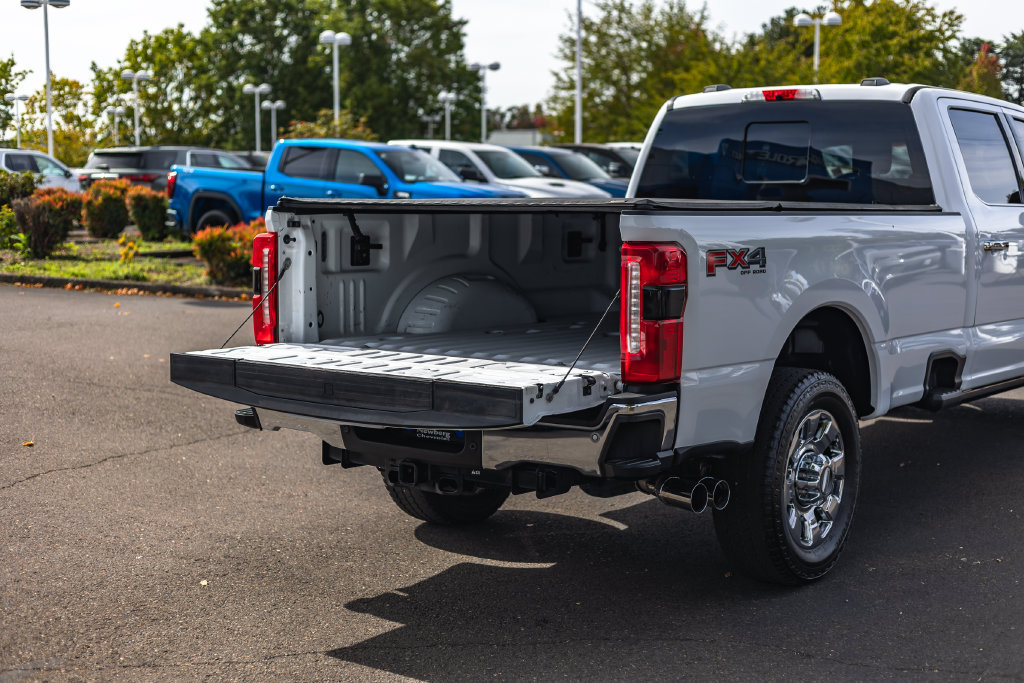 Used 2023 Ford F350 Lariat w/ Lariat Ultimate Package AWD/4WD image 9