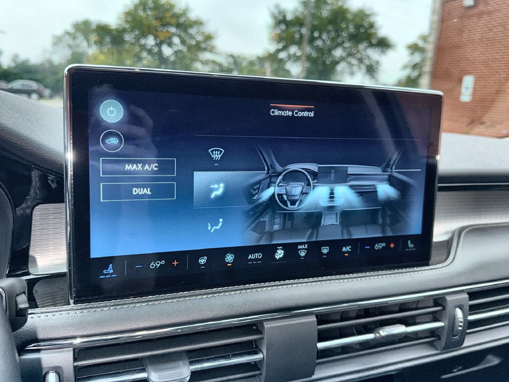 Used 2026 Lincoln Corsair Premiere AWD/4WD image 17