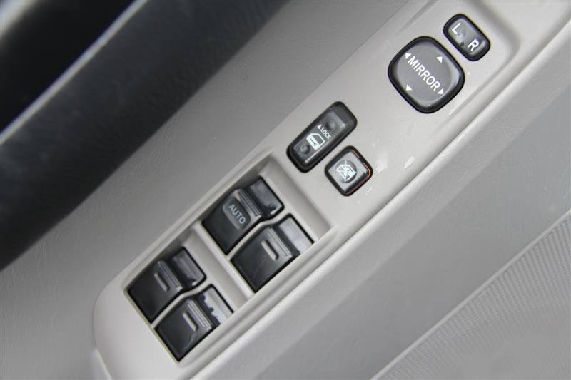 Used 2005 Toyota 4Runner SR5 AWD/4WD image 17