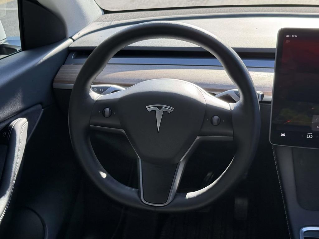 Used 2022 Tesla Model Y Long Range image 9