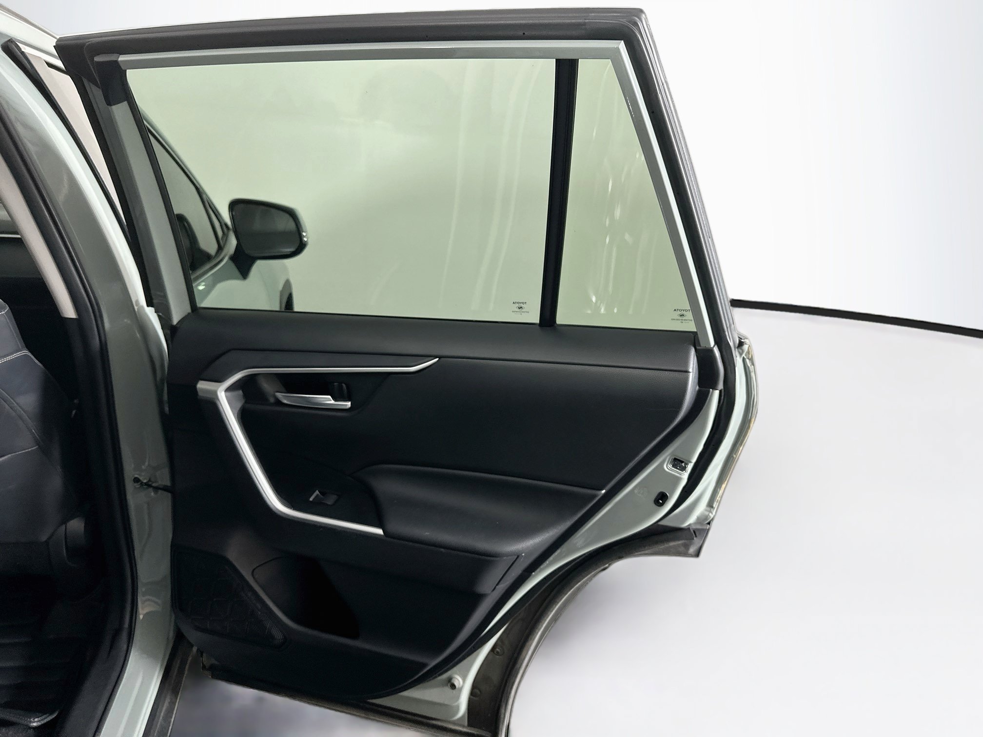 Used 2020 Toyota RAV4 XLE Premium FWD image 32