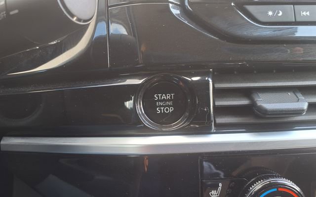 Used 2025 Nissan Pathfinder SV FWD image 31
