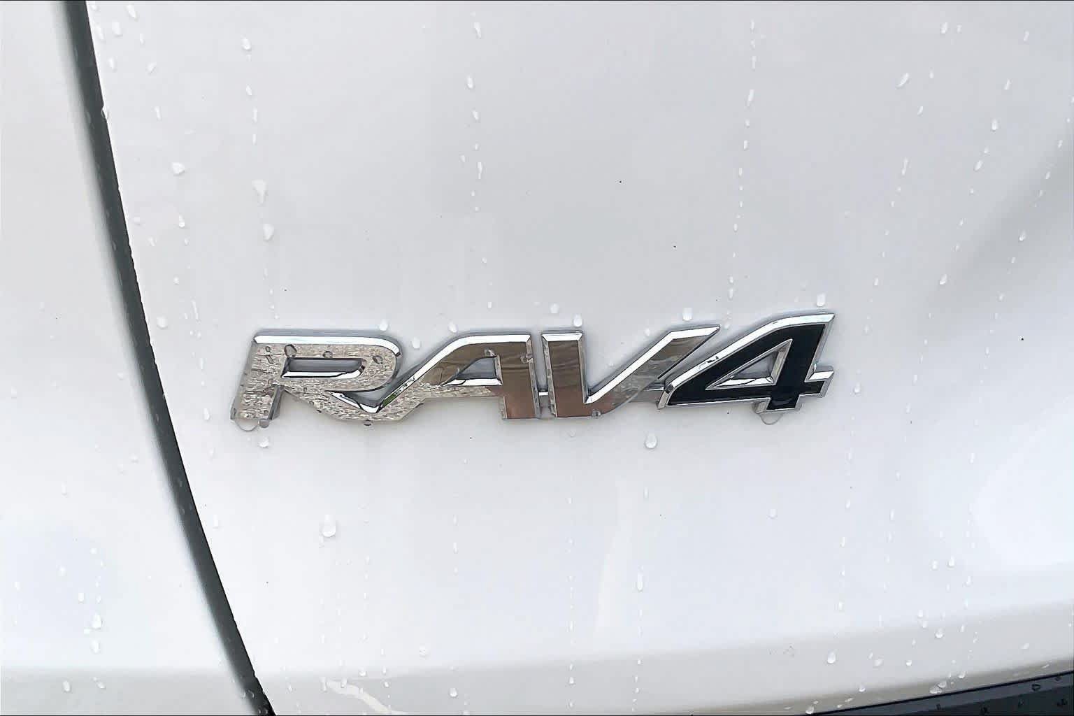 Used 2025 Toyota RAV4 LE AWD/4WD image 30