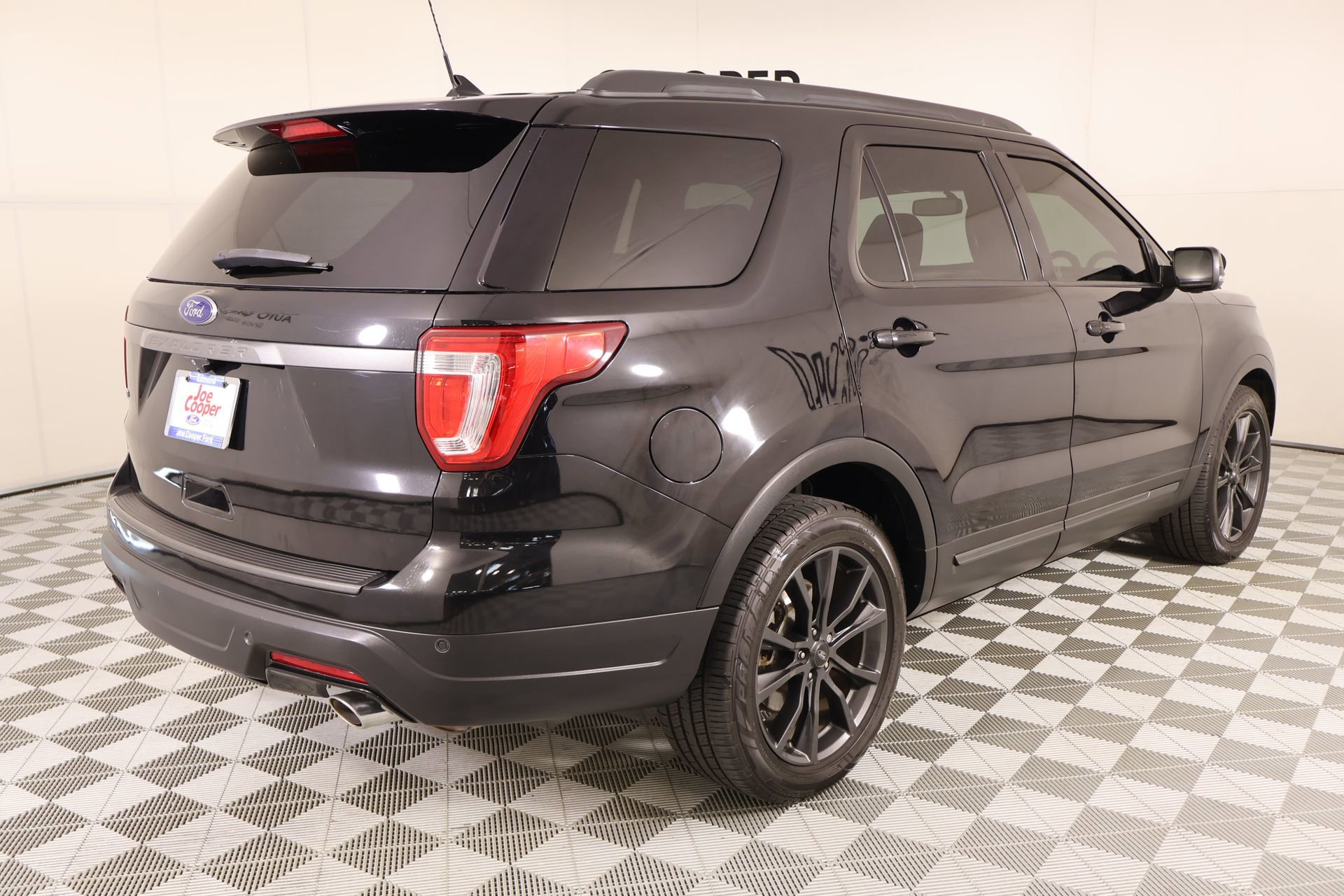 Used 2019 Ford Explorer XLT w/ Equipment Group 202A FWD image 22