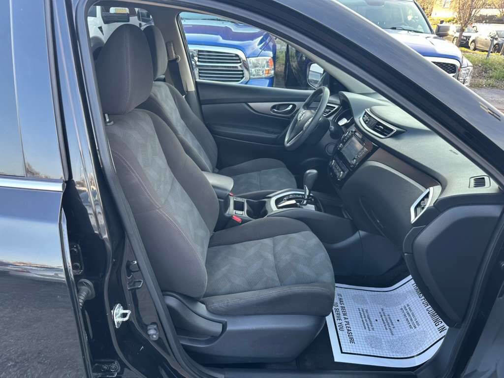 Used 2016 Nissan Rogue SV w/ SV Premium Package image 19