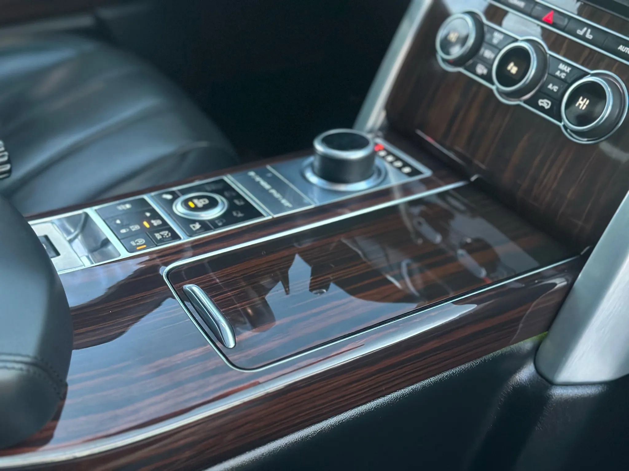 Used 2015 Land Rover Range Rover Supercharged image 45