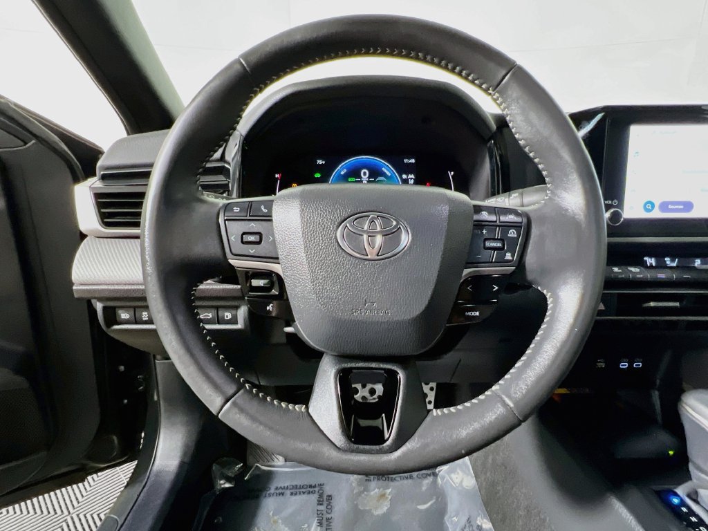 Used 2025 Toyota Camry SE FWD image 15