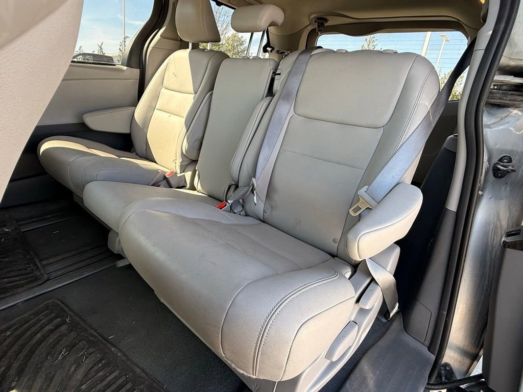 Used 2020 Toyota Sienna XLE image 11