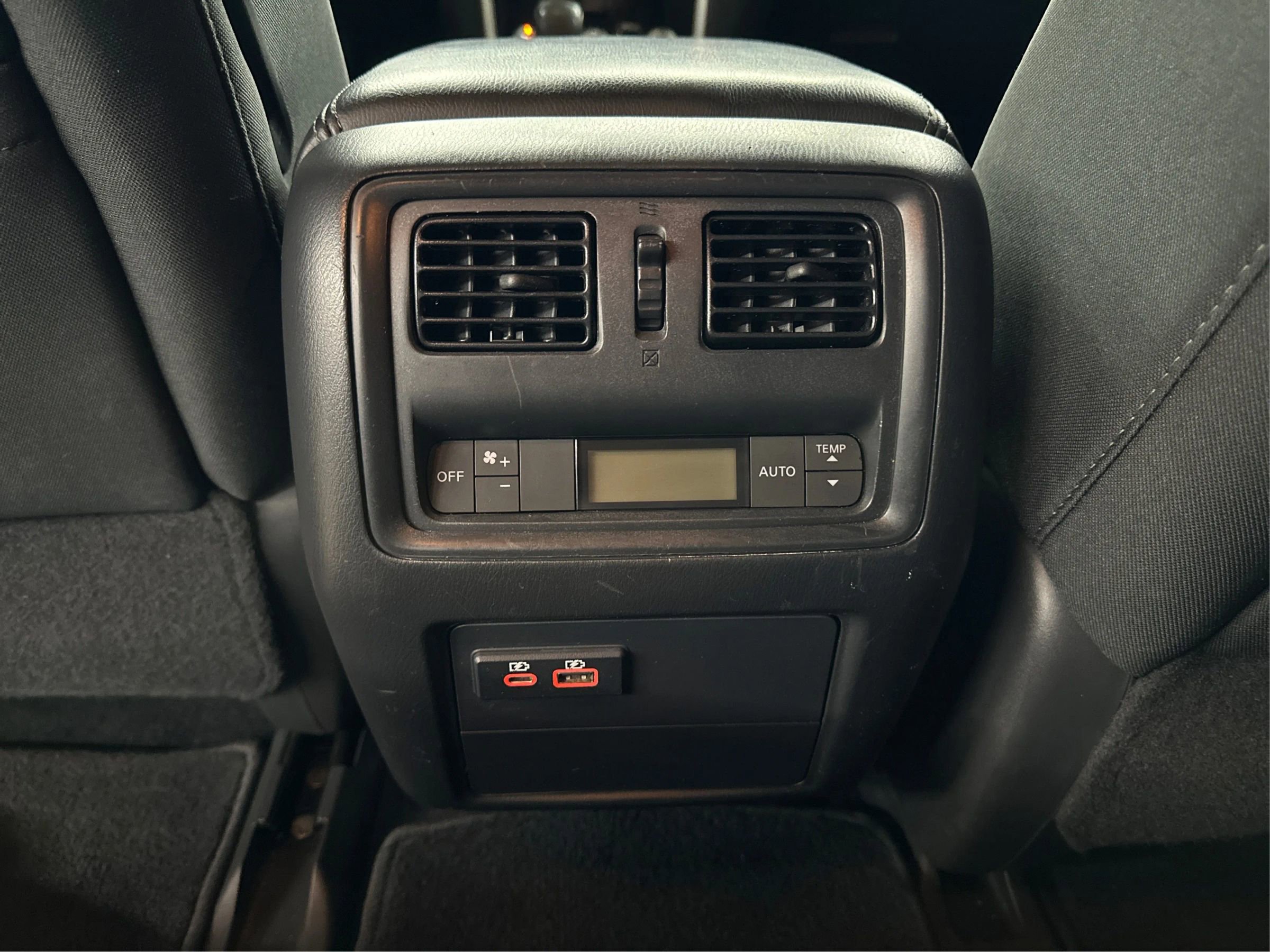 Used 2019 Nissan Pathfinder SV image 27