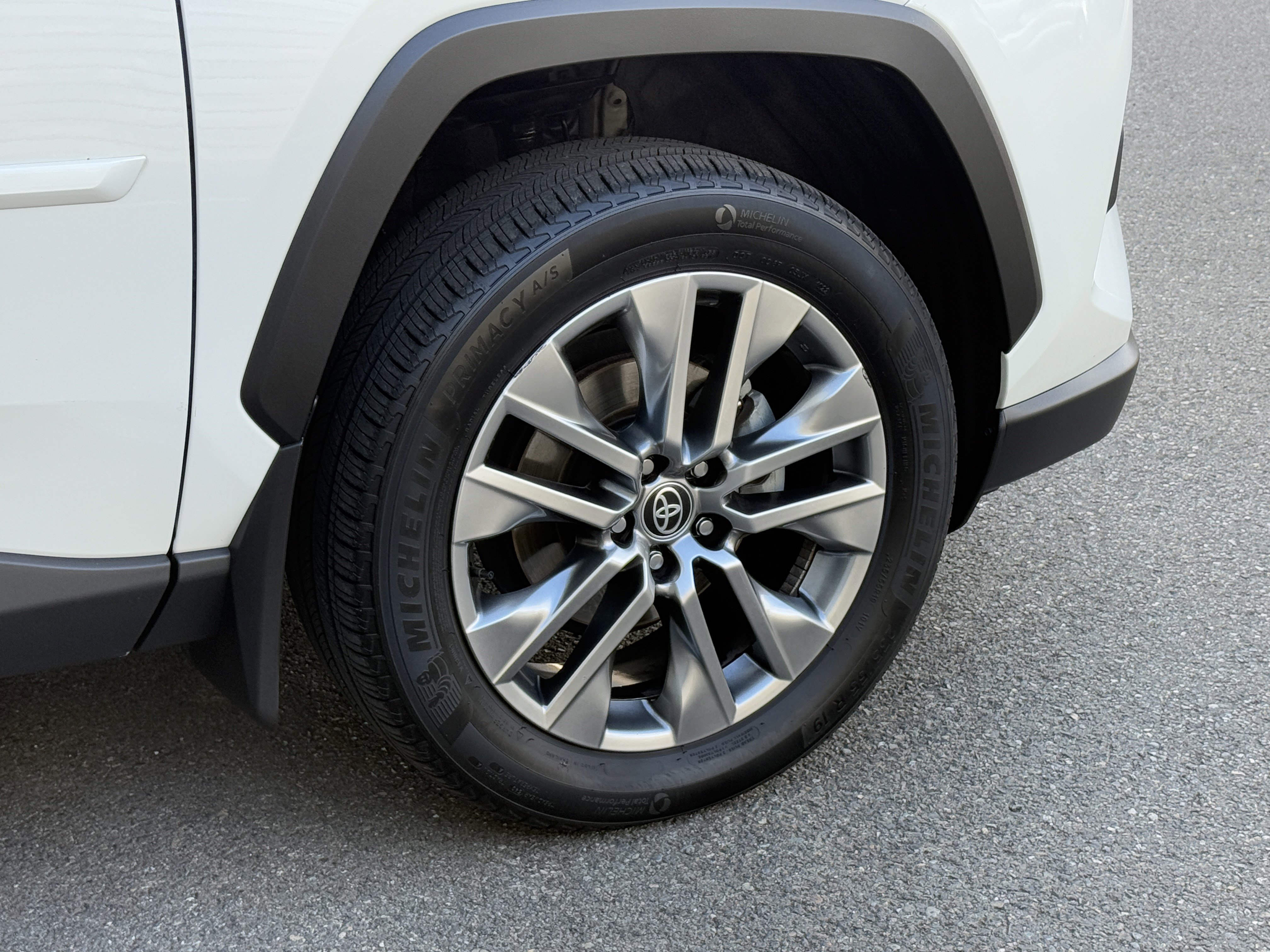 Used 2022 Toyota RAV4 XLE Premium image 35