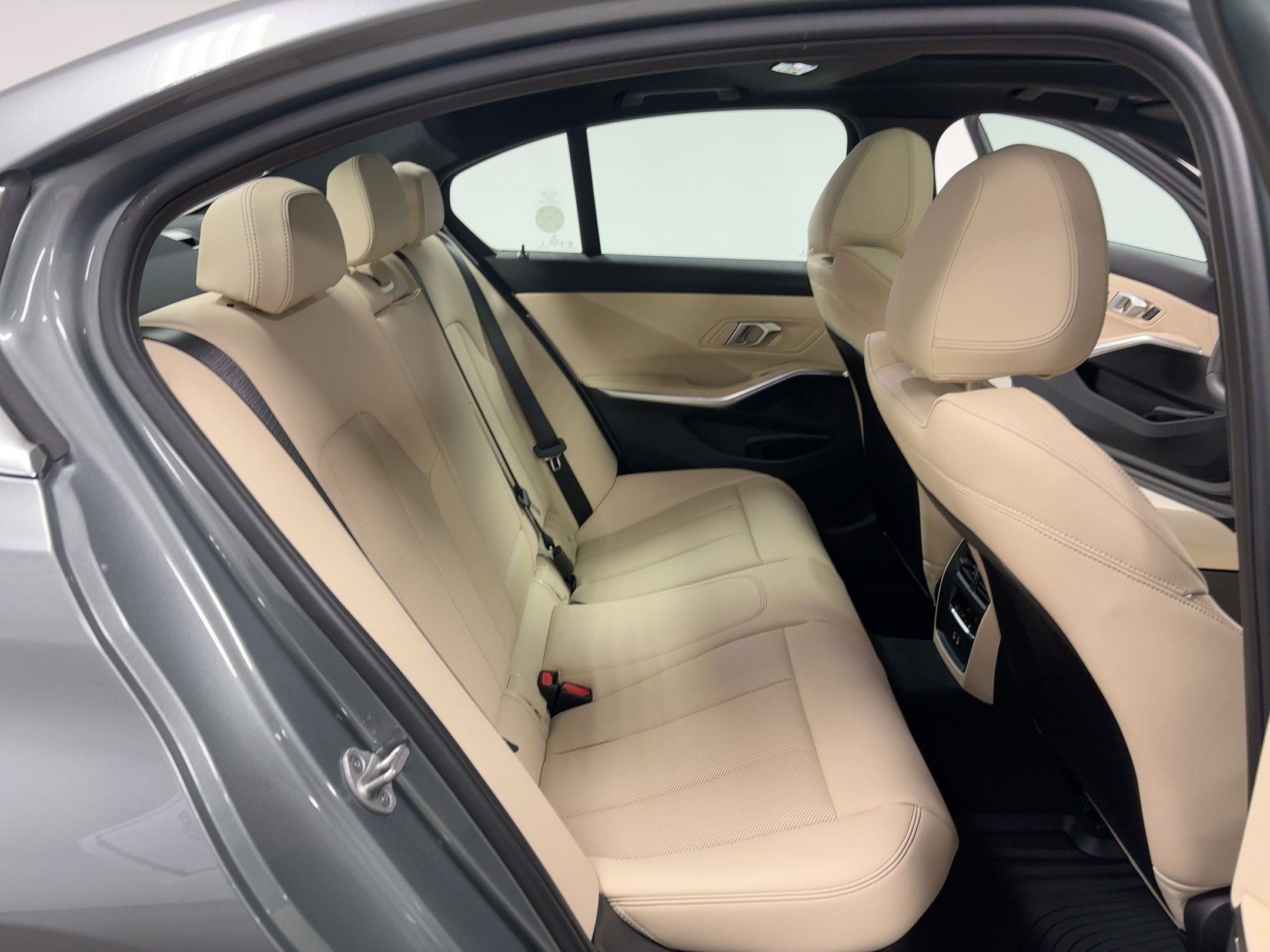 Used 2026 BMW 330i Sedan w/ Convenience Package RWD image 30