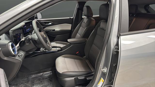 Used 2025 Chevrolet Trax LT FWD image 9