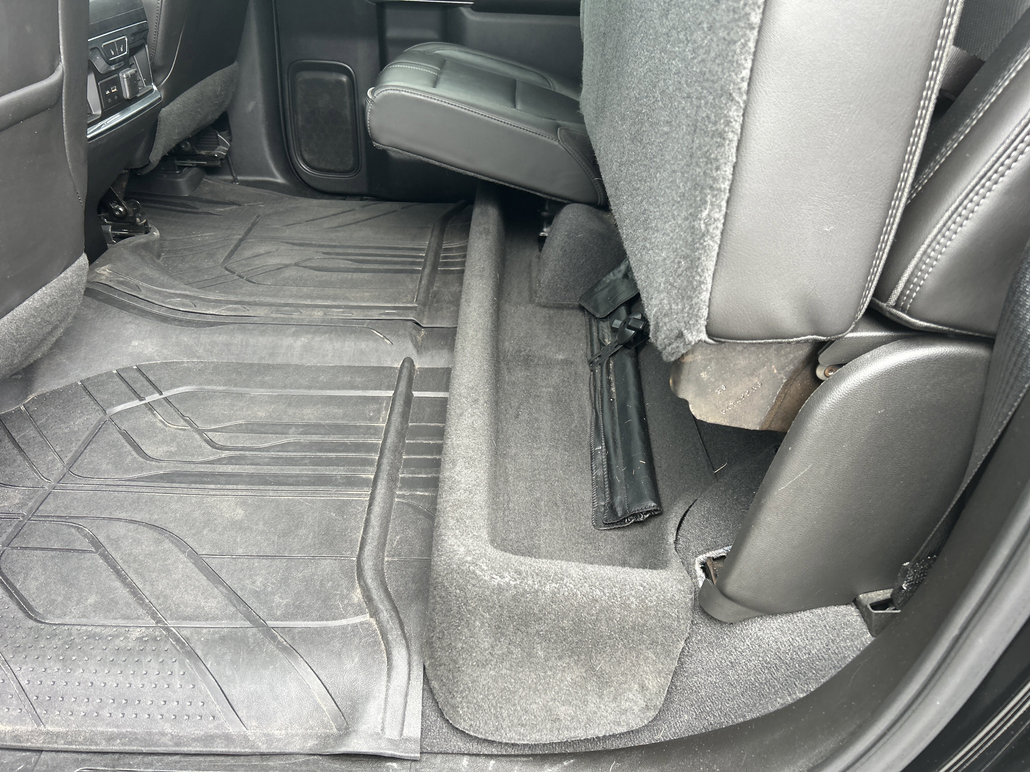 Used 2019 Chevrolet Silverado 1500 High Country w/ High Country Premium Package AWD/4WD image 14
