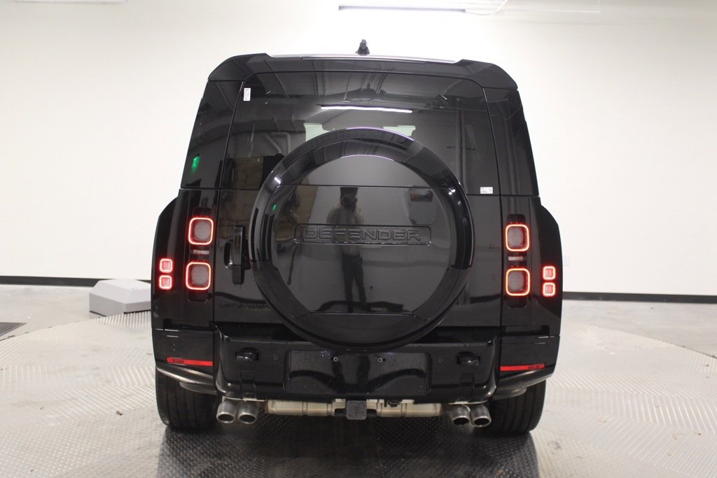 Certified 2024 Land Rover Defender 130 V8 image 6